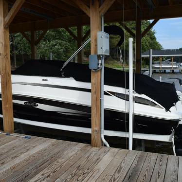 2011 Sea Ray 240 sundeck