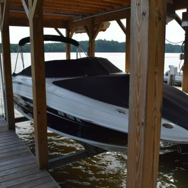 2011 Sea Ray 240 sundeck