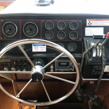 1983 Bayliner 3270