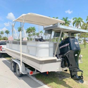 1996 Hurricane fun deck 226 pit fish