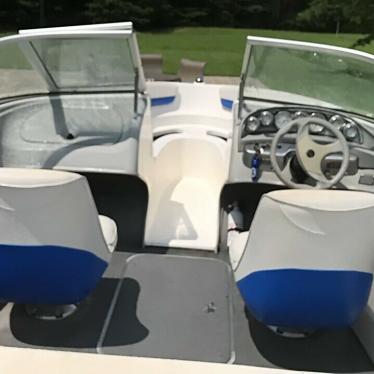 2006 Bayliner front bow