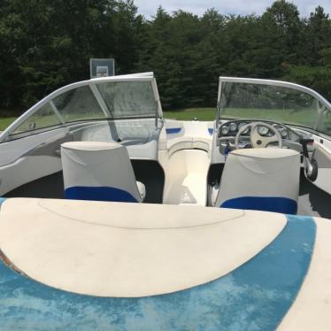 2006 Bayliner front bow