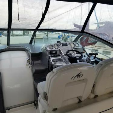 2008 Monterey 330 sport yacht