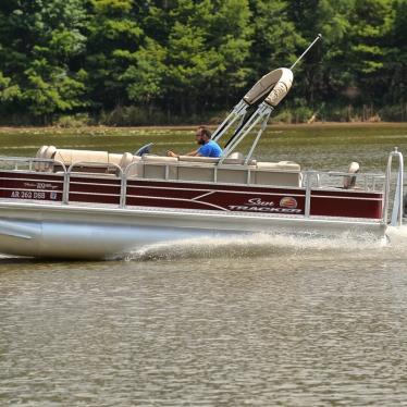 2018 Sun Tracker fishin barge 20 dlx