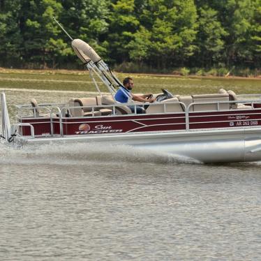 2018 Sun Tracker fishin barge 20 dlx