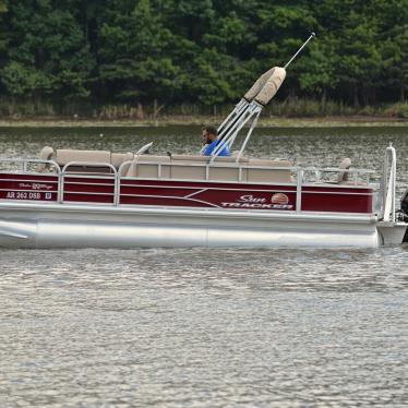 2018 Sun Tracker fishin barge 20 dlx