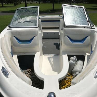 2006 Bayliner front bow