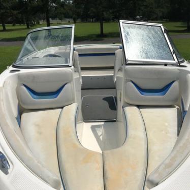 2006 Bayliner front bow