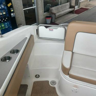 2011 Sea Ray sundeck 210