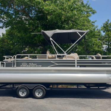 2017 Sun Tracker fishin' barge 22 dlx