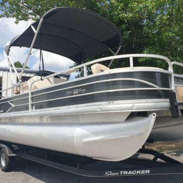 2017 Sun Tracker fishin' barge 22 dlx