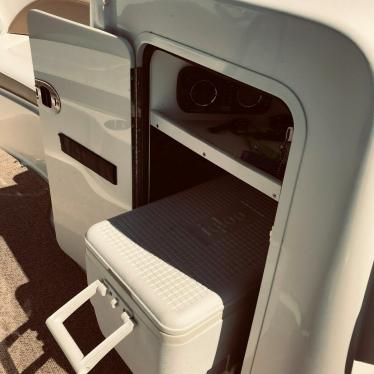 2011 Sea Ray sun deck