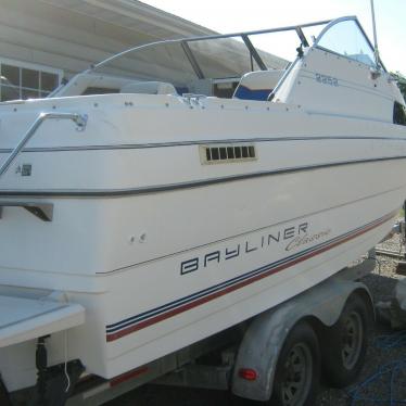 1994 Bayliner 2252