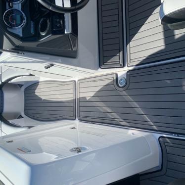 2017 Yamaha 242x e series wake boat. excellent condition.