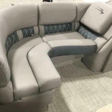 2019 Bennington 25 rsr 10' wide & 300! clearance sale on 150 boats