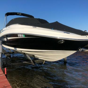 2009 Sea Ray sundeck 210