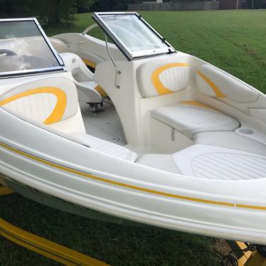 2004 Glastron 195sx bow rider