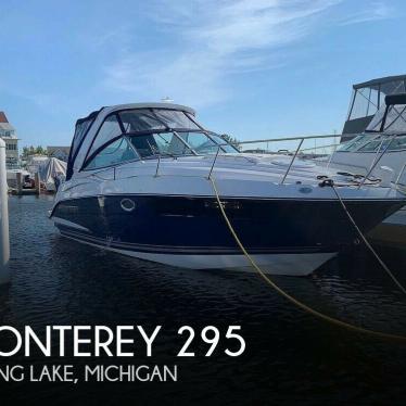 2017 Monterey 295 sports yacht