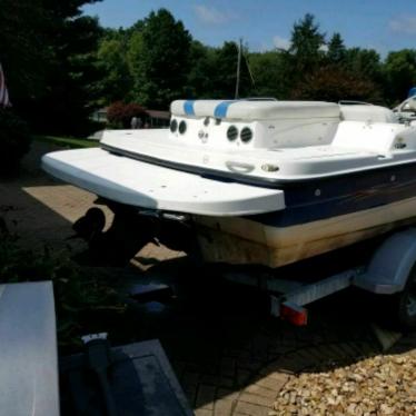 2006 Bayliner deckboat