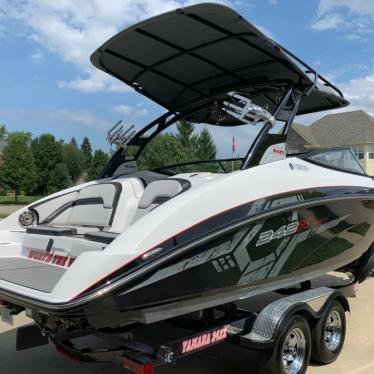 2017 Yamaha 242x e series wake boat. mint condition.