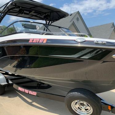 2017 Yamaha 242x e series wake boat. mint condition.