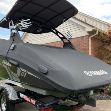 2017 Yamaha 242x e series wake boat. mint condition.