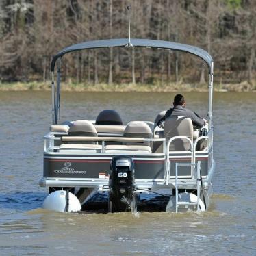 2015 Sun Tracker fishin barge 22 dlx