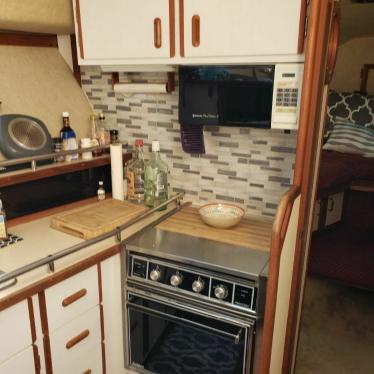 1984 Carver 3207 aft cabin