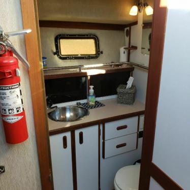 1984 Carver 3207 aft cabin