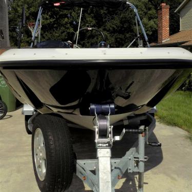 2017 Bayliner e16