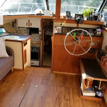 1984 Carver 3207 aft cabin