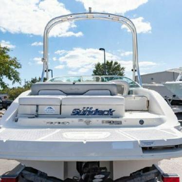 2010 Sea Ray 220 sundeck