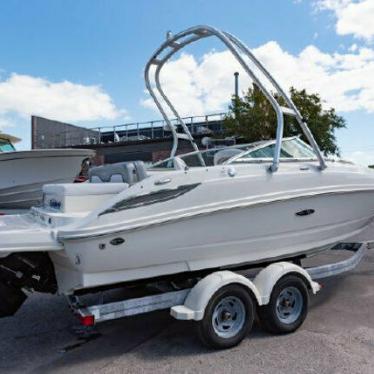 2010 Sea Ray 220 sundeck