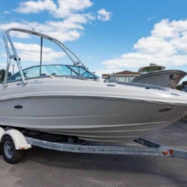 2010 Sea Ray 220 sundeck