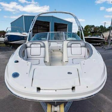 2010 Sea Ray 220 sundeck