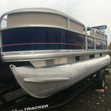 2018 Sun Tracker party barge 18 dxl