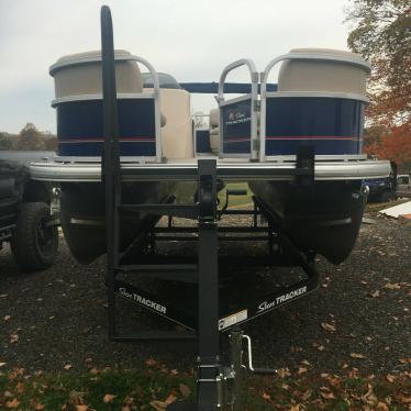 2018 Sun Tracker party barge 18 dxl