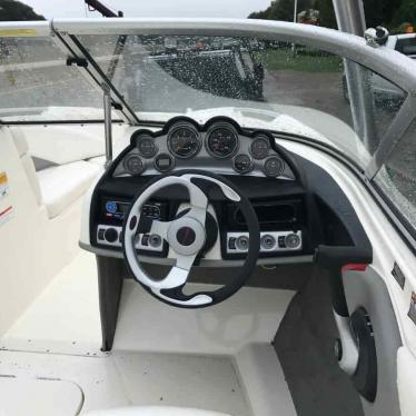 2010 Bayliner 215