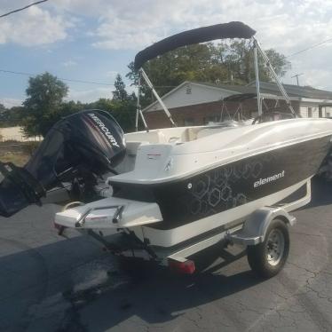 2017 Bayliner element e16