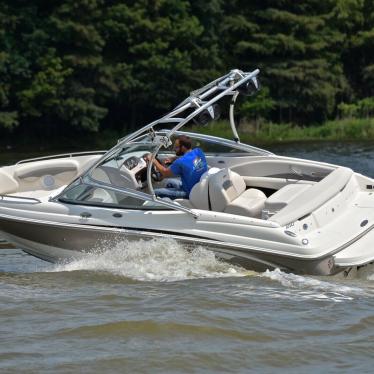 2007 Chaparral 210 wake