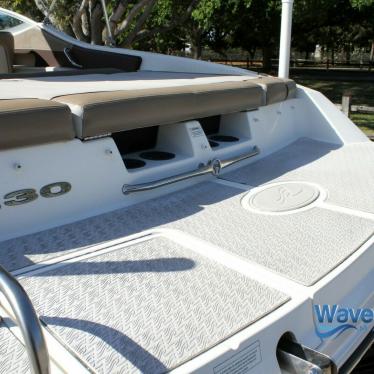 2012 Sea Ray 230 slx