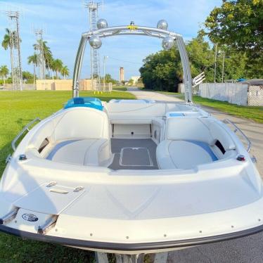 2007 Bayliner 217