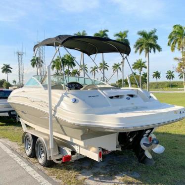 2005 Sea Ray 220 sundeck