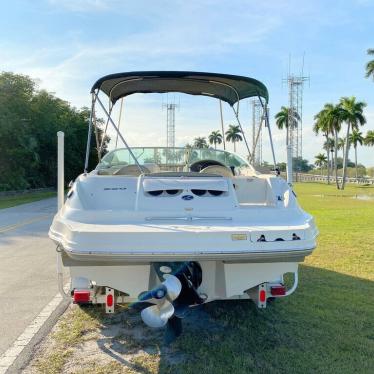 2005 Sea Ray 220 sundeck