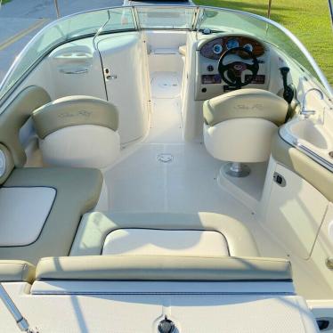 2005 Sea Ray 220 sundeck