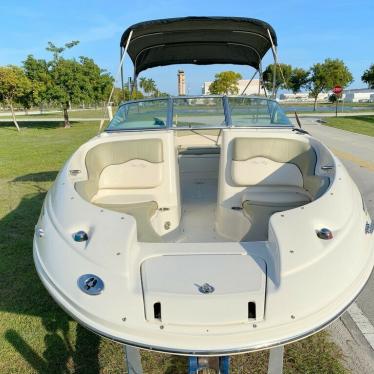 2005 Sea Ray 220 sundeck