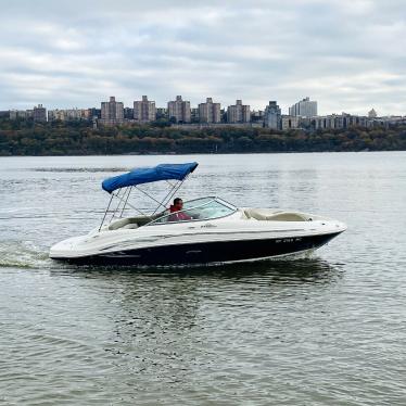 2006 Sea Ray sundeck 220