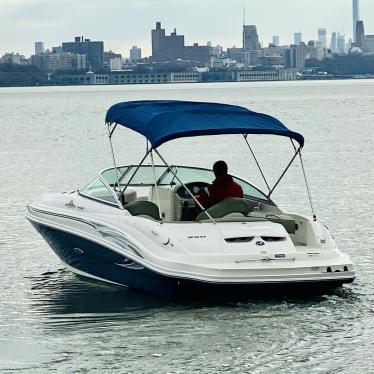 2006 Sea Ray sundeck 220