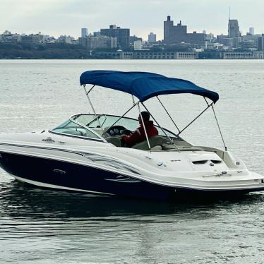 2006 Sea Ray sundeck 220