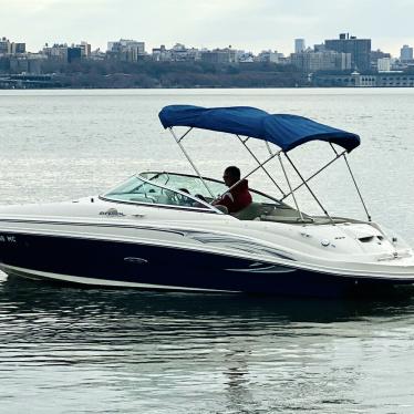 2006 Sea Ray sundeck 220